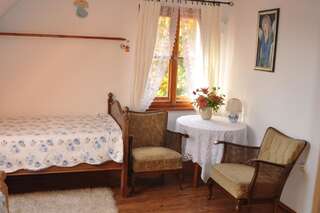 Отели типа «постель и завтрак» Villa Nostalgia Шклярска-Поремба Четырехместный номер с видом на горы-2