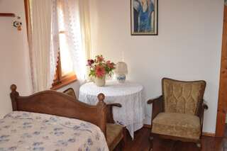 Отели типа «постель и завтрак» Villa Nostalgia Шклярска-Поремба Четырехместный номер с видом на горы-3