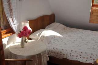 Отели типа «постель и завтрак» Villa Nostalgia Шклярска-Поремба Трехместный номер с видом на горы-5