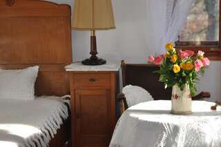 Отели типа «постель и завтрак» Villa Nostalgia Шклярска-Поремба Четырехместный номер с видом на горы-1